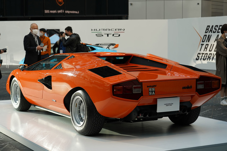 「カウンタックLP400」（1976年）。記者間での投票による最も優れたカウンタックの1位に選ばれた。