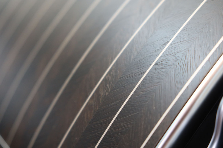 メルセデス・マイバッハS680エディションノーザンライツ（助手席前方のパネル）