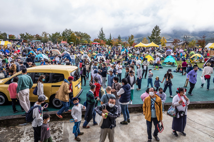 山中湖交流プラザ きららのシアターひびき前に集まったカングージャンボリーの参加者。
