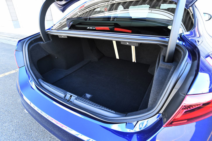 トランクルームの容量は480リッター。この数字も仮想敵（？）たる「BMW 3シリーズ」と全く同じ。