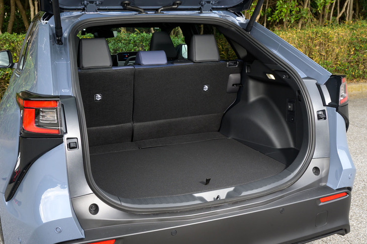 荷室の仕様については従来型から変更はない。容量は「ET-SS」で452リッター、「ET-HS」で441リッターとなっており（デッキボード下段装着時）、ともに31リッターのサブトランクが備わる。