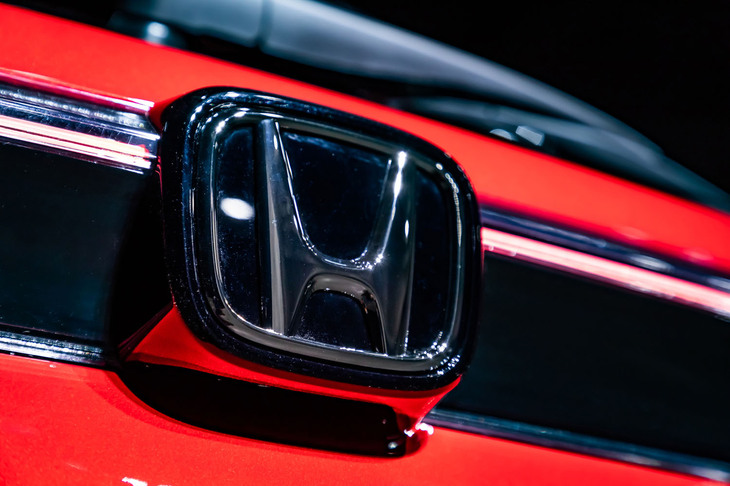 ホンダ・ヴェゼルe：HEVモデューロXコンセプト（エンブレム）