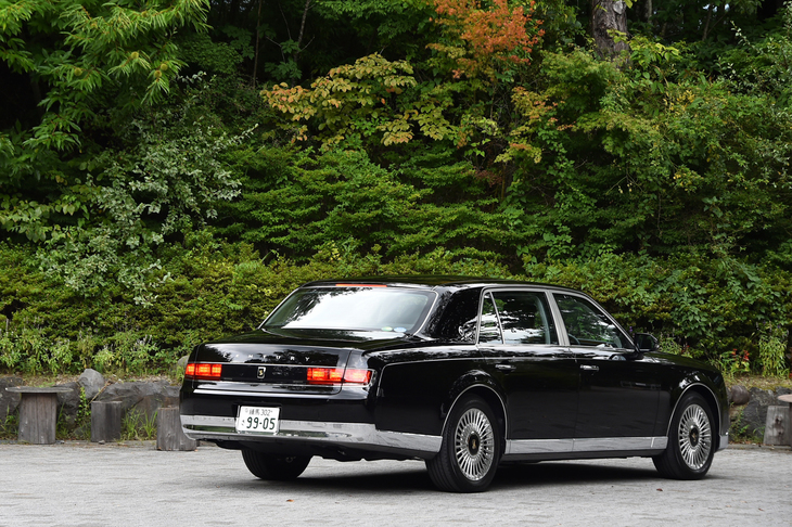 約20年ぶりとなるフルモデルチェンジで、2018年6月にデビューした3代目「トヨタ・センチュリー」。国内専用モデルとして販売される。