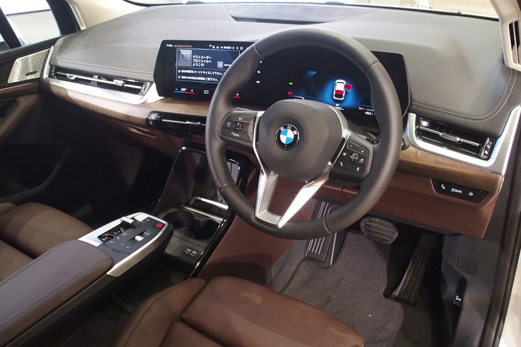 218iアクティブツアラー エクスクルーシブ（コックピット）