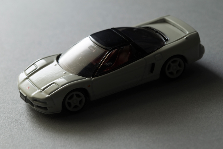 「NSX」のエンジンは3リッターのV6 DOHCで、MT車については1997年の改良で3.2リッターに排気量が拡大。可変バルブ機構「VTEC」の採用により、低・中回転域での扱いやすさと、高回転化による高いピークパワーを、同時に実現していた。（写真＝郡大二郎）