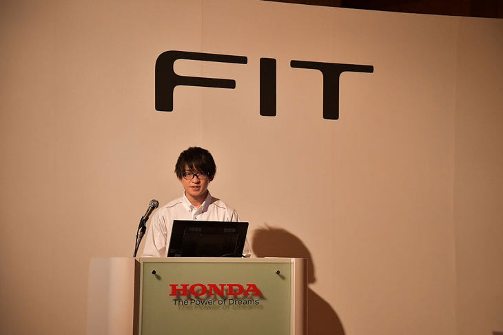 タカフミ氏はH社の広報部員。（写真＝池之平昌信）