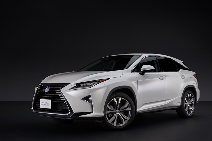 「KINTO SELECT」では、6車種のレクサス車を半年ごとに乗り換えることができる。写真は上級SUVの「レクサスRX」。