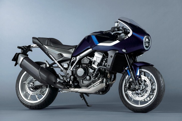 2022年は1998年以来となる「年間販売10万台超え」を記録する勢いの国内二輪業界。特にホンダは好調で、2022年の上半期は前年同期比＋16.5％を記録している。写真は2022年9月に発売を控えるホンダの新型バイク「ホーク11」。