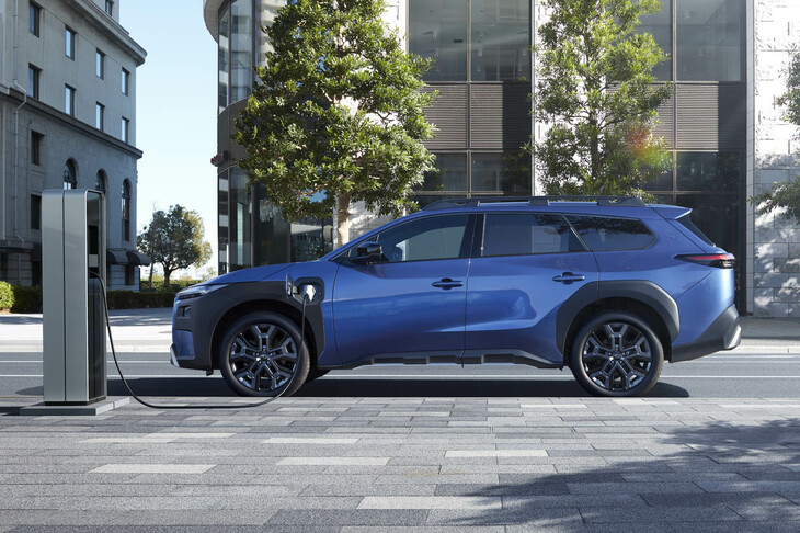 「スバル・トレイルシーカー」のサイドビュー。ボディーサイズは全長×全幅×全高＝4845×1860×1675mmで、ホイールベースは2850mm