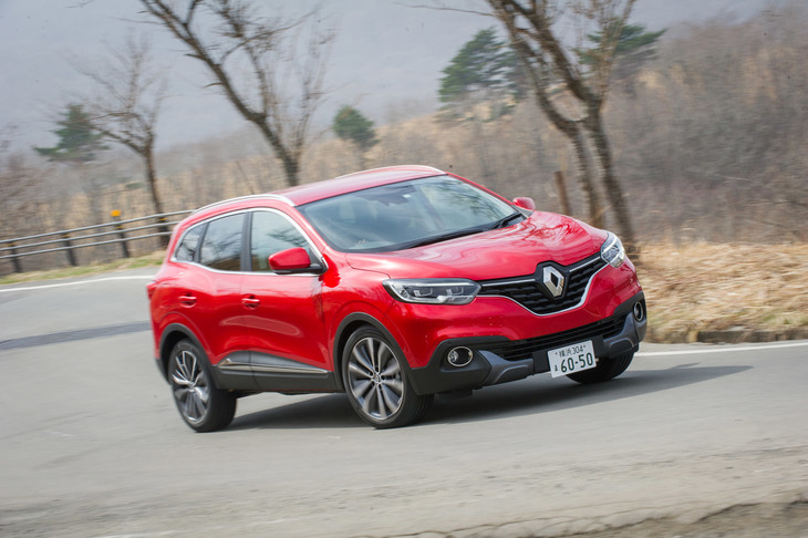 FF車とはいえ走破性能にも配慮がなされており、最低地上高は200mm、アプローチアングルは18°、デパーチャーアングルは28°を確保している。