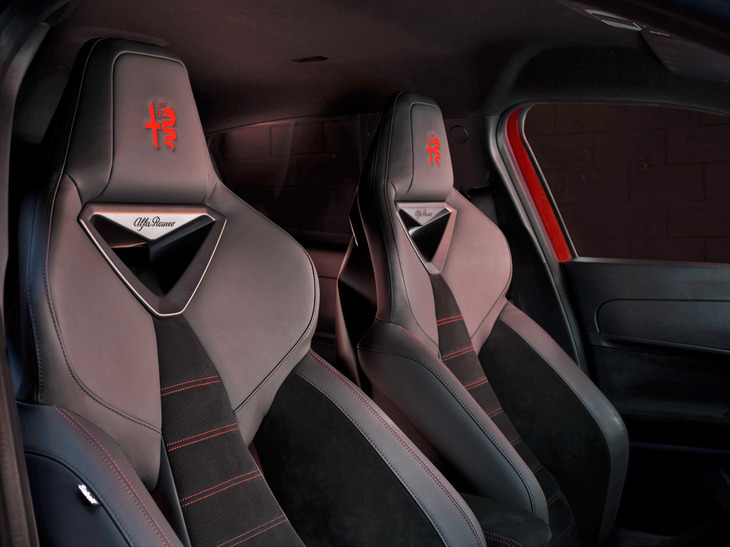 アルファ・ロメオ・ミラノ（フロントシート）
