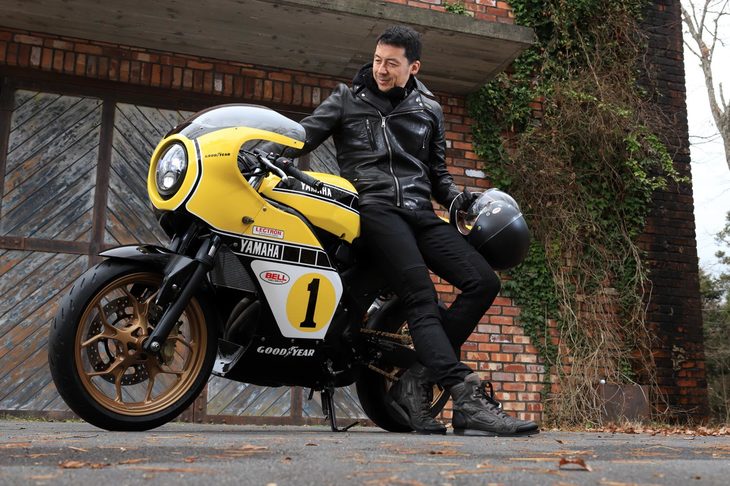 スクランブラーを中心に盛り上がりを見せるバイクのネオクラシックブームについて語る桐島ローランド氏。「とはいえ、その勢いで古いバイクに手を出すと大変なことになるんですよね」。