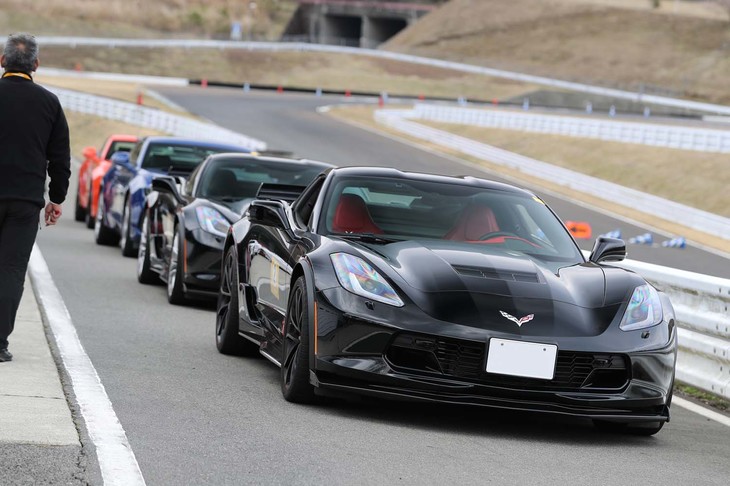 「コルベット」オーナー専用のドライビングレッスンも実施。約50分の指導枠で、たっぷりと走行。愛車にマッチした、スポーツドライビングのイロハを学ぶことができたようだ。