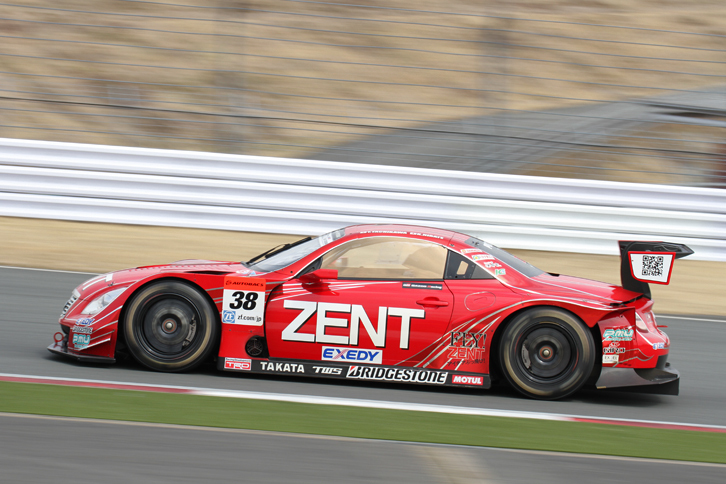 まだ記憶に新しい、2013年のSUPER GTのGT500チャンピオンマシンである「CERUMO SC430」。これも戴冠した立川祐路がステアリングを握った。