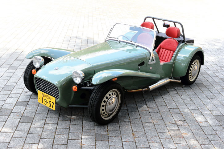 「ロータス・セブン」のデビュー60周年を記念した「セブン スプリント」。「160」をベースに、クラシカルな意匠を施した限定モデルだ。