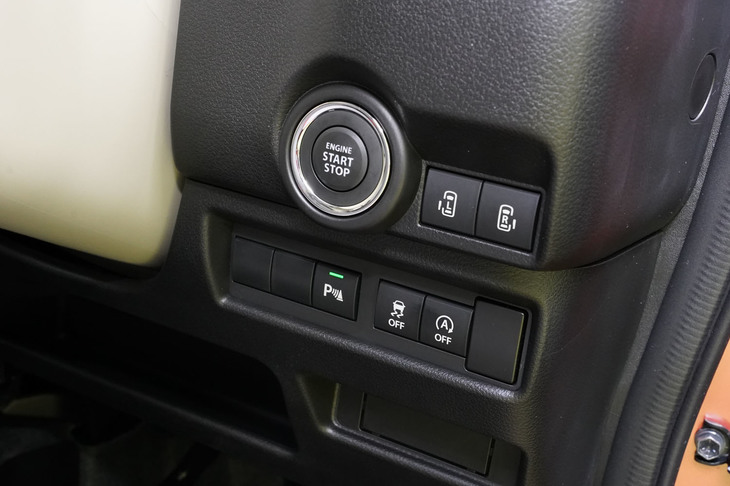 スズキ・ワゴンRスマイル ハイブリッドX（ステアリングポスト右のスイッチ類）