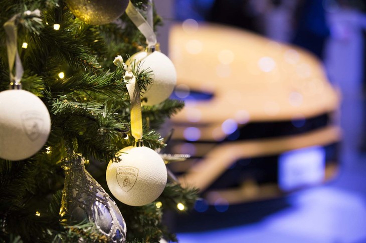 会場となったTHE CORE KITCHEN／SPACEに、クリスマスシーズンを彩る“ランボルギーニ・オリジナルクリスマスツリー”が飾られた。