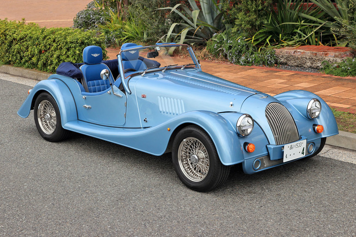 「プラスシックス」に続く新世代製品群の第2弾として、2020年に登場した「プラスフォー」。アルミの部材を接着して組み立てられる、完全新設計のプラットフォームをベースに開発された。