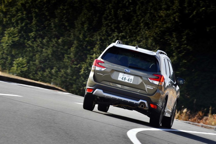 今回は340kmほどの道のりを試乗。燃費は満タン法で11.6km/リッター、車載の燃費計で11.8km/リッターを記録した。