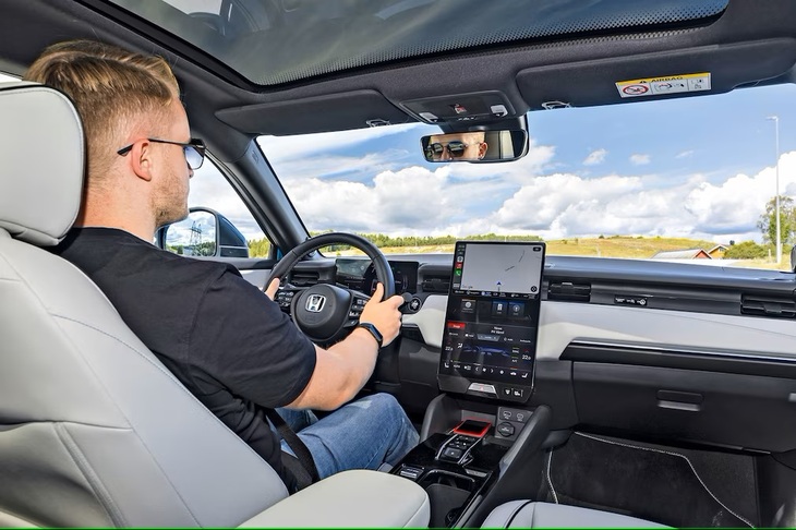 車内はラウンジのような雰囲気で心地よい。「HR-V」の“マジックシート”が装備されていないのは残念だ。