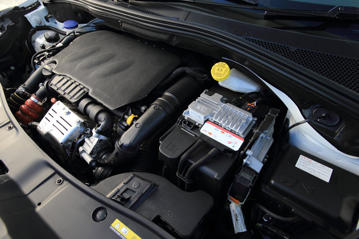 特別仕様車「CROSSCITY」から採用されている、1.2リッター直3ターボエンジン。