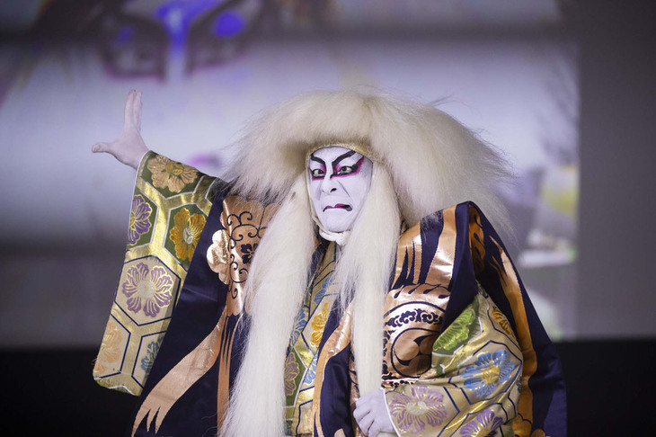 ステージ上でパフォーマンスを行った歌舞伎役者の片岡愛之助さん。