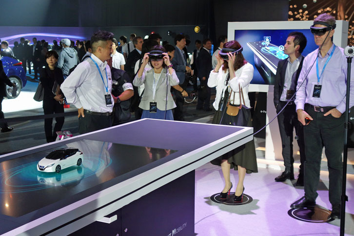 こちらは仮想現実（VR）による「プロパイロット」体験コーナー。高速道路で前走車に追従するところや、ステアリングアシストの様子を映像で楽しむことができた。