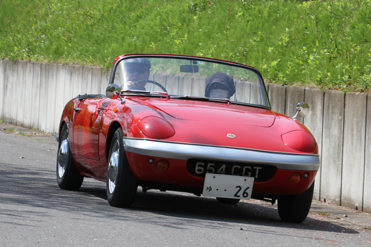 1963年「ロータス・エランS1」。4台参加した初代エランのうち最も古いモデルで、程度もすばらしい。