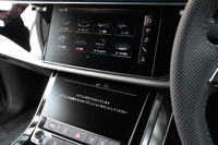 ブランド初のクーペスタイルSUVにして新たな旗艦SUV　アウディの新型車「Q8」が日本デビューの画像