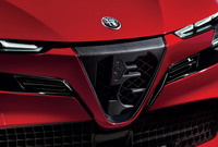 上級グレードに装着される「プログレッソ」グリル。透かし彫りの特徴的なデザインとなっている。