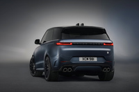 「レンジローバー・スポーツSVエディションツー」の限定エクステリアカラーとなる新色の「ブルーネブラ（マットフィニッシュ）」（写真）を含む全4種類から外板色を選べる。