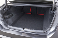 トランク容量は466リッターで、深さ、奥行きとも十分。これで足りなければ500～1630リッターの「M5ツーリング」がある。