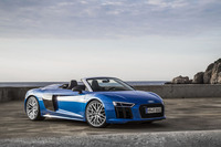 ボディーサイズは4426×1940×1244mm。車重は新型「R8クーペ」の80kg増しに当たる1720kg。