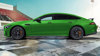 「AMG GT63 S Eパフォーマンス ファイナルエディション」のサイドビュー。深みのあるグリーンの外装色「AMGグリーンヘルマグノ（マット）」が、メルセデスAMG GT 4ドアクーペとして初めて採用された。