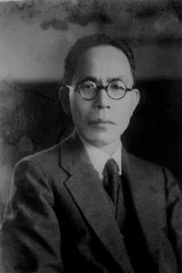 星子 勇（1988-1944）　
	戦前の日本において自動車産業の基礎を築いた技術者の一人。東京瓦斯電気工業に入社して以降、東京自動車工業、ヂーゼル自動車工業、日野重工業と活躍し続けた。