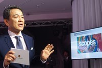 新型「ポルシェ911」の日本デビューイベントにおいて、独立型ブランドエキシビション“scopes Tokyo（スコープストーキョー）”の開催を発表した代表取締役社長の七五三木（しめぎ）敏幸氏。