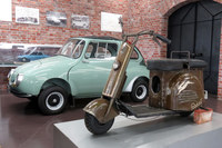 栃木県のスバル研究実験センターにて、「スバル360」とともに展示される「ラビット」。富士工業および富士重工業では、1968年までスクーターの製造が行われた。