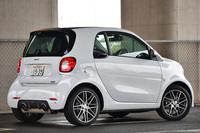 「スマートBRABUSフォーツー エクスクルーシブ リミテッド」のボディーカラーはクリスタルホワイトの1色のみ。