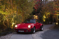 ポルシェミュージアムが所蔵する1989年の「911ターボ カブリオレ」は、最高速度250km/h、0-100km/h加速5.2秒という実力。発表当時はハイパフォーマンスオープンモデルとして知られていた。