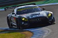 黒澤治樹／蒲生尚弥組のNo.100 RAYBRIG NSX-GTは、予選2位からトップでゴール。逆転でGT300クラスのチャンピオンに輝いた。