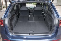 3分割の後席を倒した状態のラゲッジスペース。積載容量は最大で1540リッターとなっている。