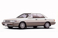 1988年に追加された「カムリ プロミネント 4ドアハードトップ」。兄弟車の「ビスタ」には1986年のモデルチェンジ当初から設定されていた4ドアハードトップボディー。カムリでは、1987年に加えられた2リッターV6搭載のプロミネントシリーズにのみ設定された。