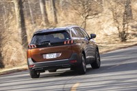 リアまわりでは、ライオンのつめ跡を表現したという3本ライン入りのリアコンビランプのグラフィックがより立体的になった。