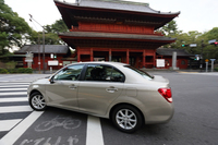 ハイブリッド化による重量の増加や重心の変化に合わせ、「カローラ ハイブリッド」はガソリン車からサスペンションの設定が変更されている。