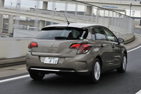 2015年9月のマイナーチェンジで、3Dライト技術を用いたリアコンビネーションランプが採用された。