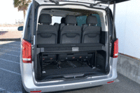 「V220d」の荷室容量は、標準状態で720リッター。シートを取り外すことで、最大4500リッターにまで拡大できる。（写真をクリックすると、シートスライドの様子が見られます）