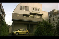 今秋デビューの「日産ティーダ」でウェブドラマの画像