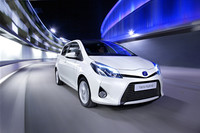 「ヤリス ハイブリッド」