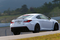 レクサスRC F／RC F“カーボン エクステリア パッケージ”／RC350“Fスポーツ”【試乗記】の画像