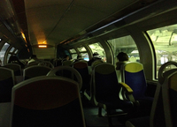 パリにて。車内照明をオフにして出発を待つ車両。さすがに日本人の目には暗い。